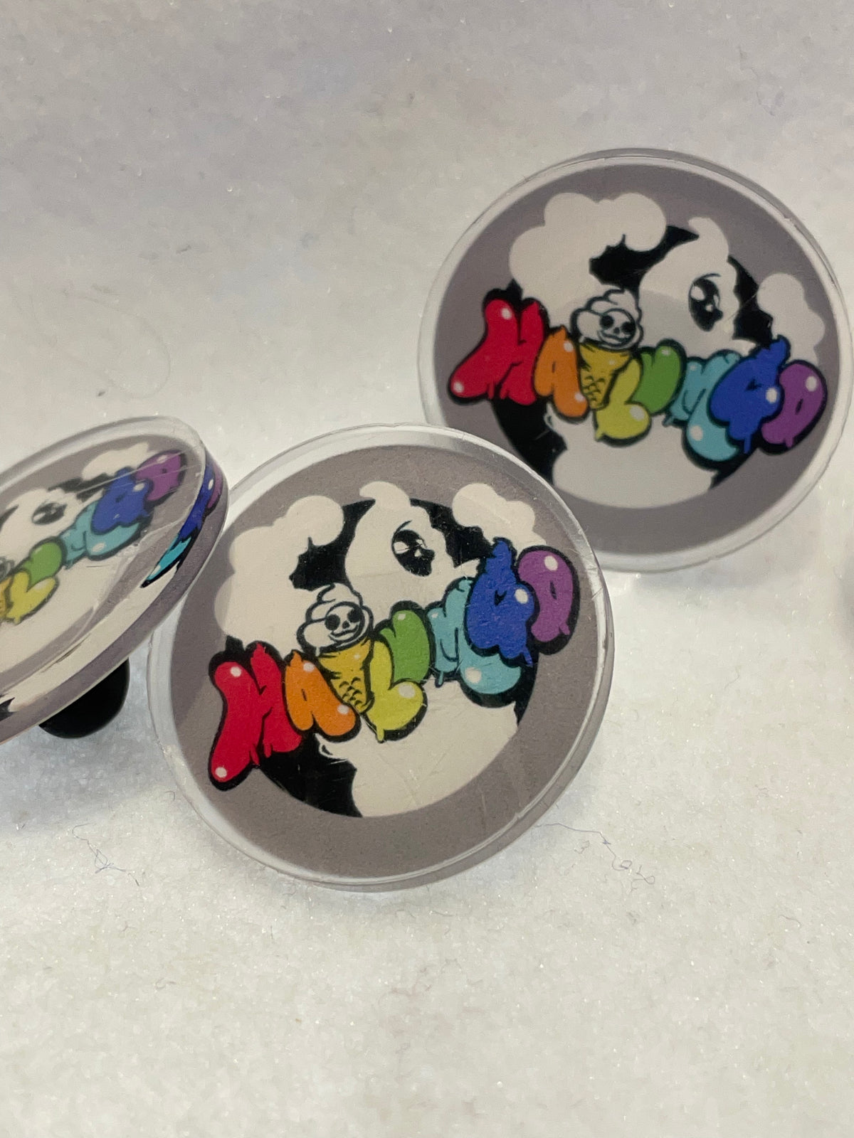 Hailum40 Acrylic Pin