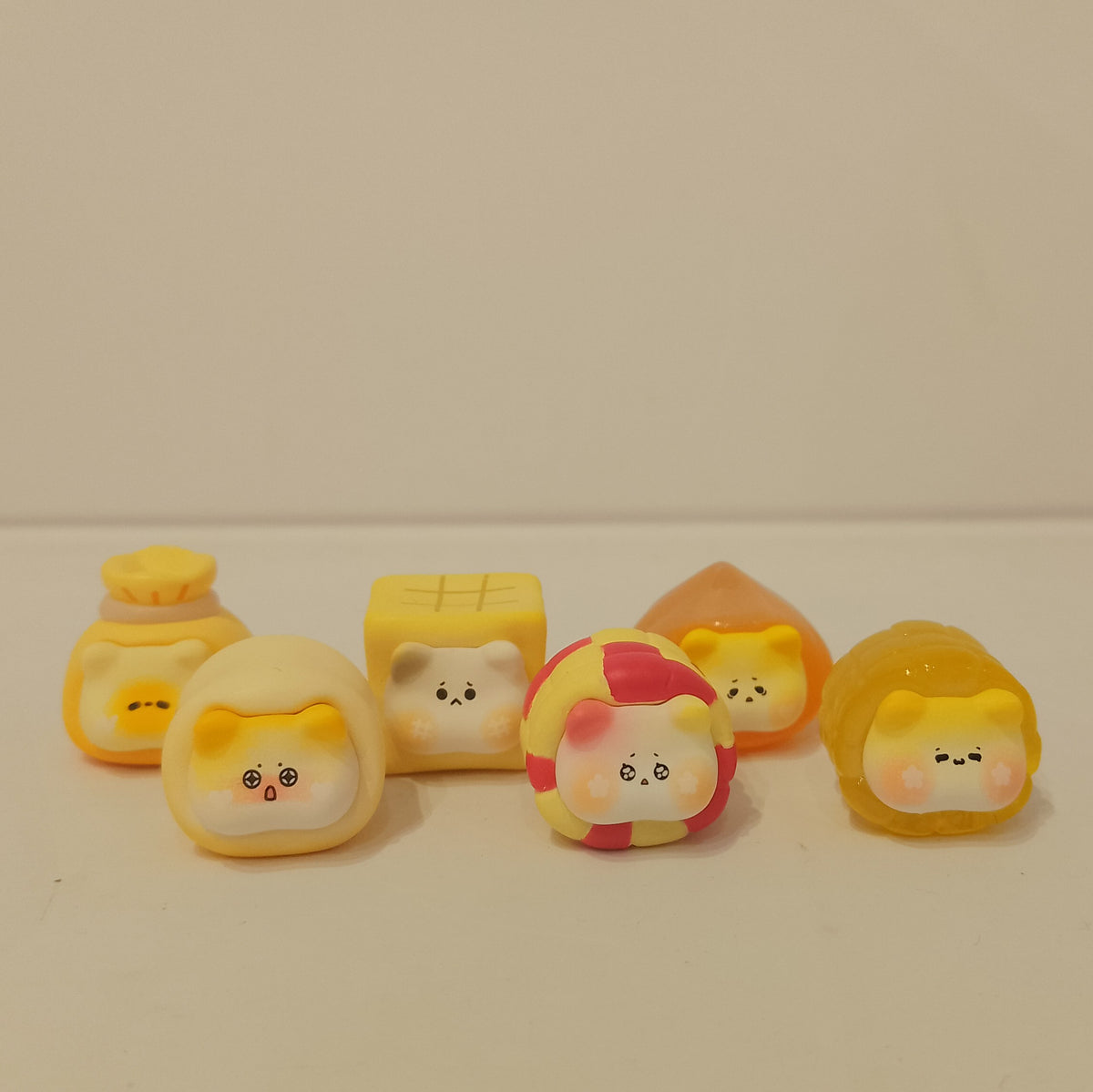 6 Piece Set - Hot Pot Cat Mini Bean Series by HAHA Play x Ruiso