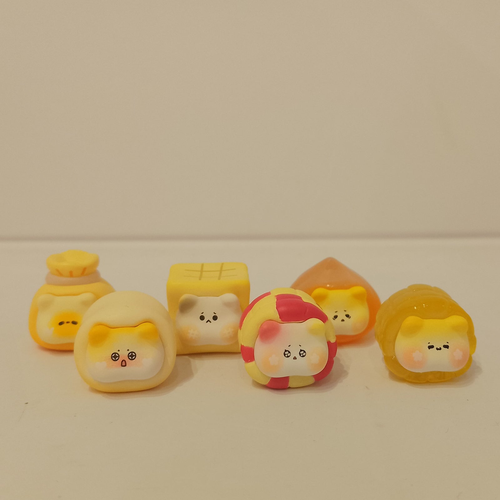 6 Piece Set - Hot Pot Cat Mini Bean Series by HAHA Play x Ruiso