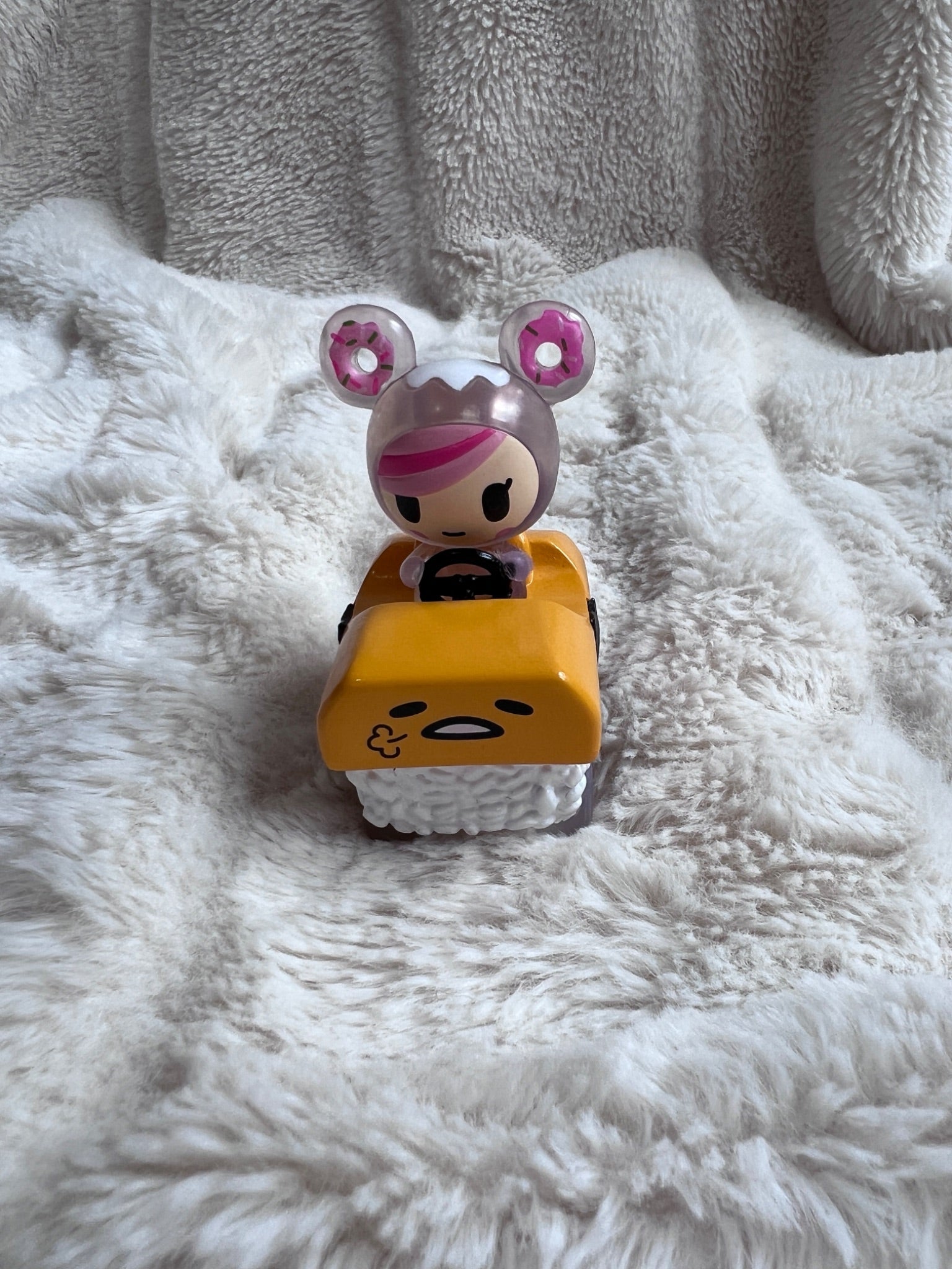 Tokidoki x Gudetama Blind Box Series 1 - Gudetama-Donutella Sushi Car - 1