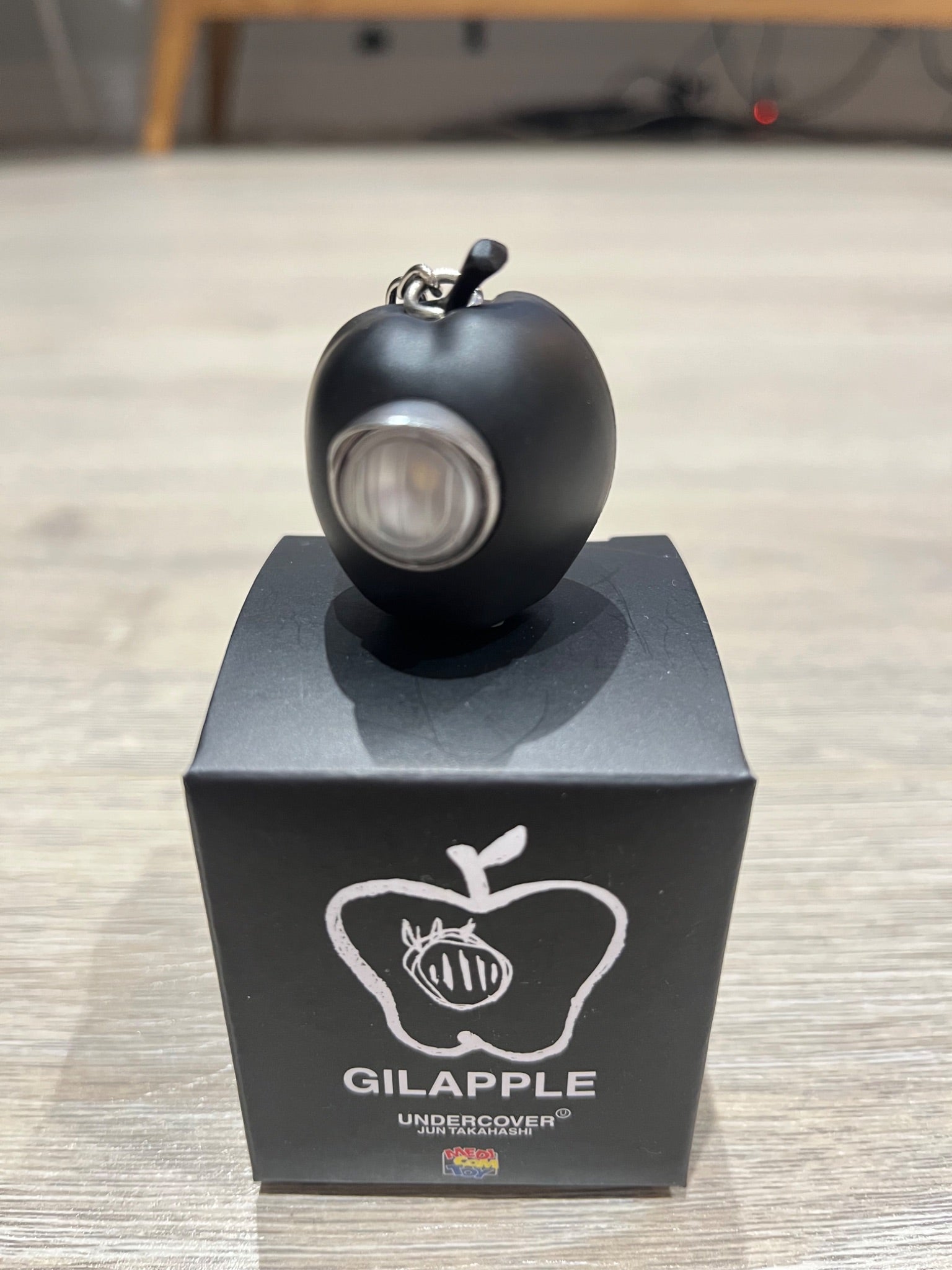 Medicom Toys x Undercover Gilapple Keychain Light - 1