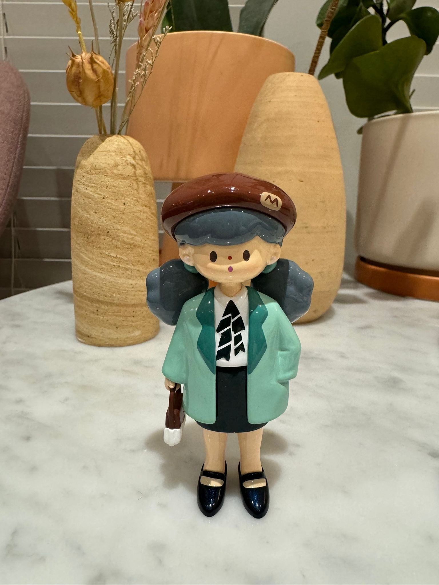 Finding Unicorn Molinta Retro Girl  - 1