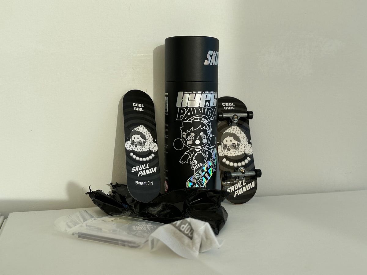 Elegant Girl - SKULLPANDA Hypepanda Series Fingerboard by POP MART - 1