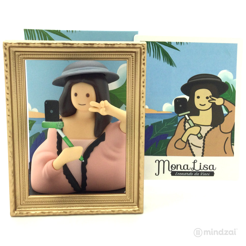 Mona Lisa Mini Figures by Straveling Muzeum - Taking a Selfie