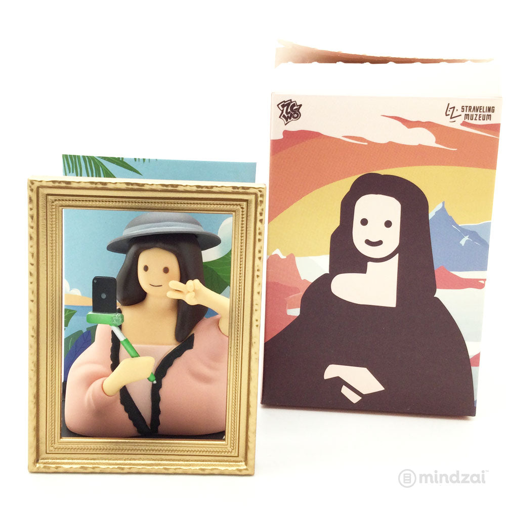 Mona Lisa Mini Figures by Straveling Muzeum - Taking a Selfie